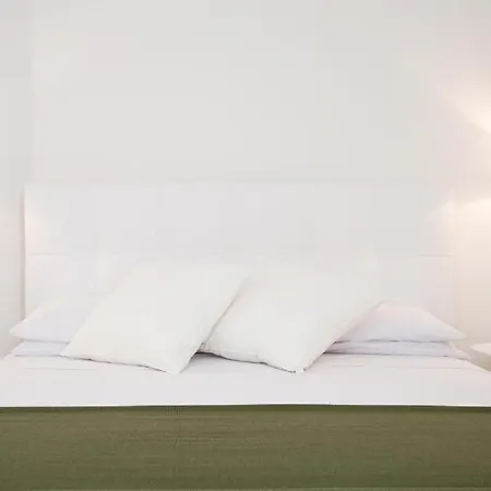 Elamar Bed & Breakfast 3*